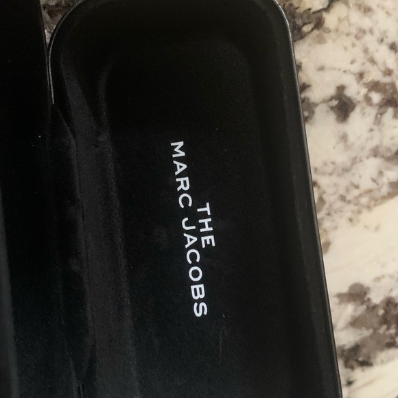 Marc Jacobs Large Sunglasses Case - Picture 5 of 14